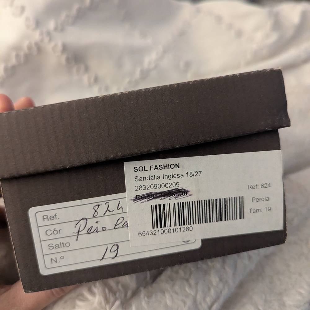 New In Box European White Flower Sandals - Picture 7 of 7